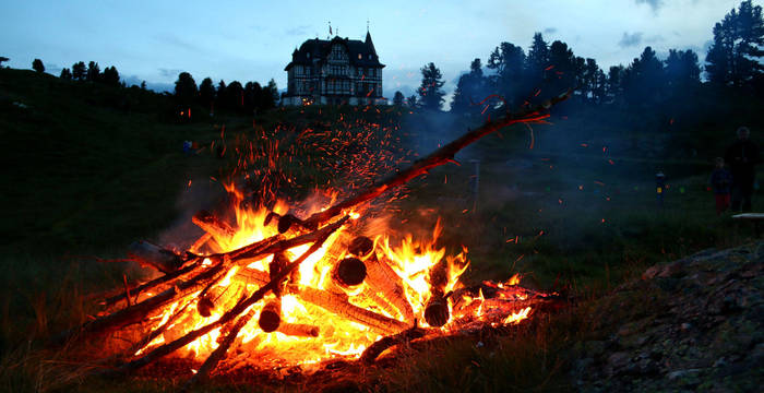 1. Augustfeuer vor der Villa Cassel © Pro Natura