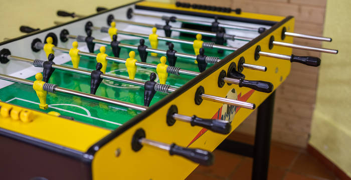 Tischfussball im Aufenthaltsraum in der Villa Cassel