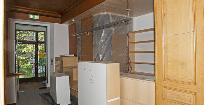 03.07.19 - L'installation du nouvel ascenseur de la cuisine au sous-sol aux nouvelles salles à manger au rez-de-chaussée.