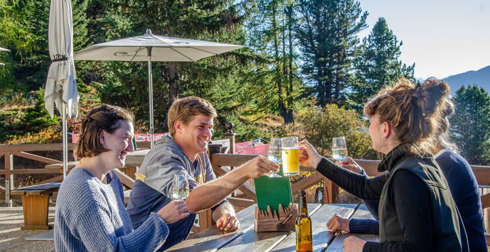 Die Sonnenterrasse des Tee-Salons im Pro Natura Zentrum Aletsch