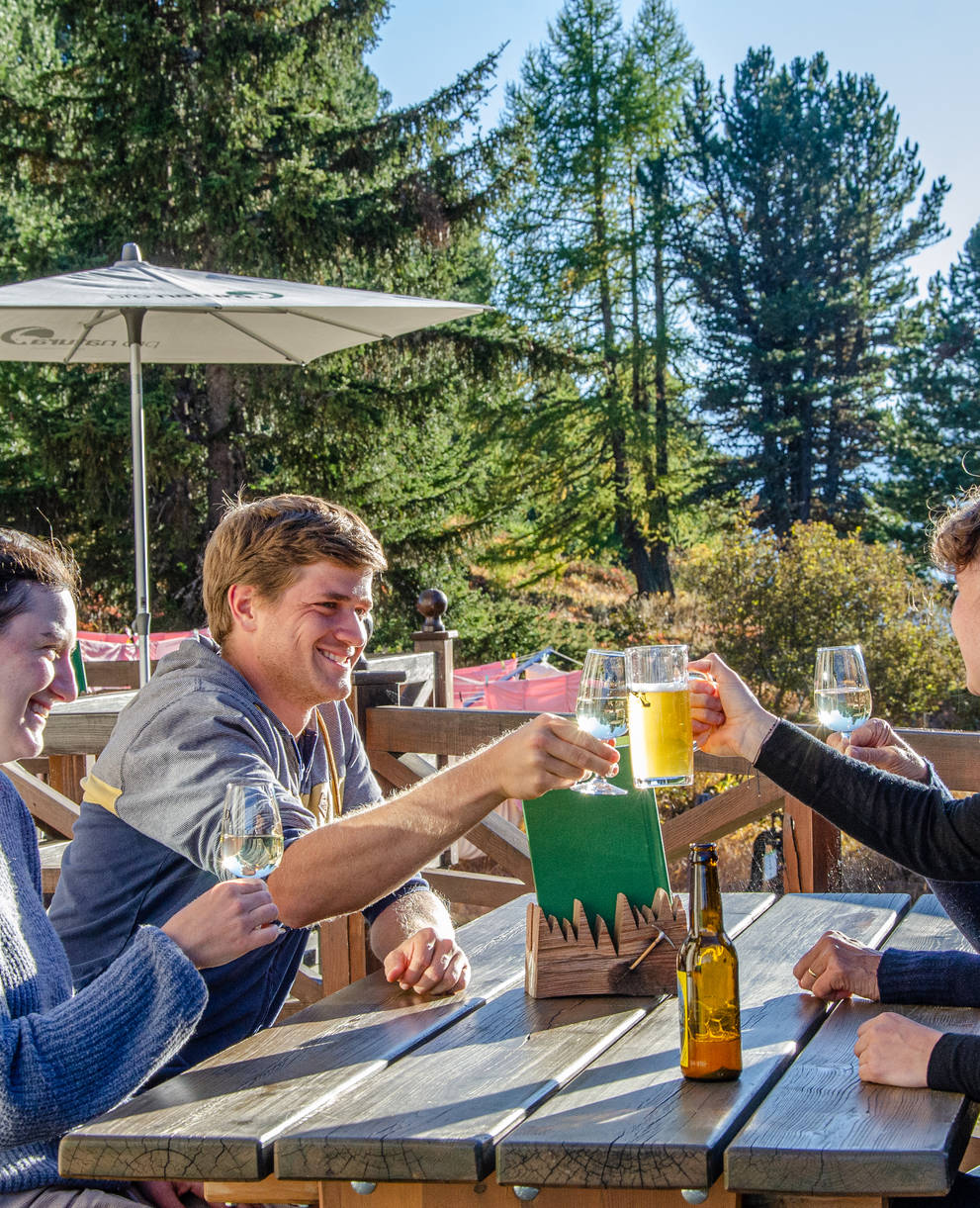 Die Sonnenterrasse des Tee-Salons im Pro Natura Zentrum Aletsch